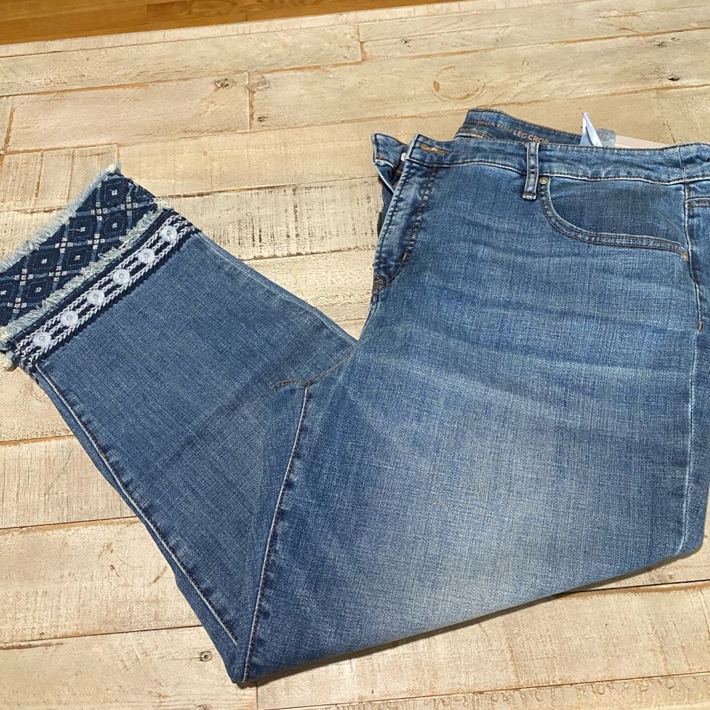 Chico’s Size 3 cropped